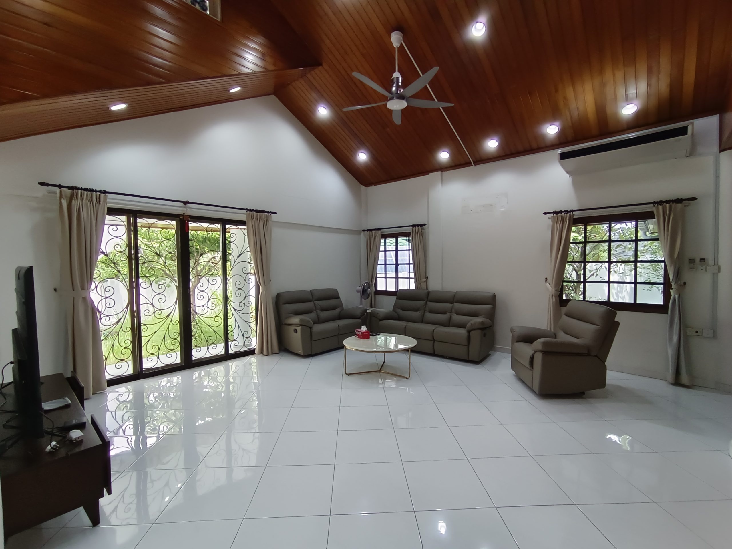 Taman Khidmat bungalow for rent | Kolombong