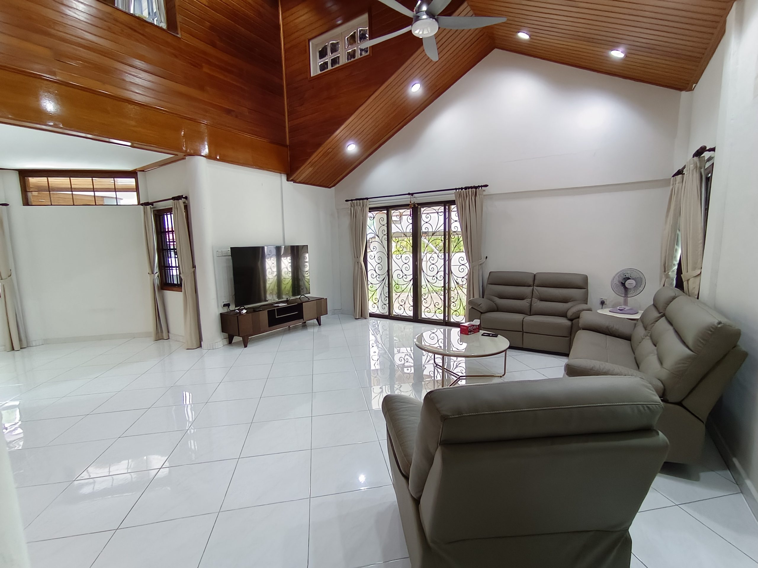 Taman Khidmat bungalow for rent | Kolombong