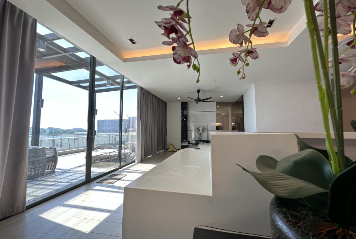 PELAGOS PENTHOUSE WATERFRONT