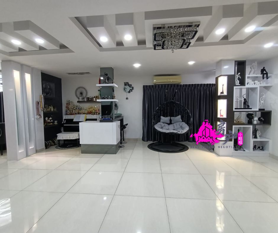 Double Storey Semi Detached House|Taman Hiburan|Renovated unit