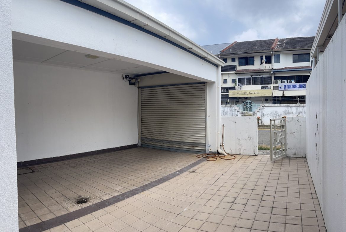 Beautiful 3 Storey TownHouse in City Centre