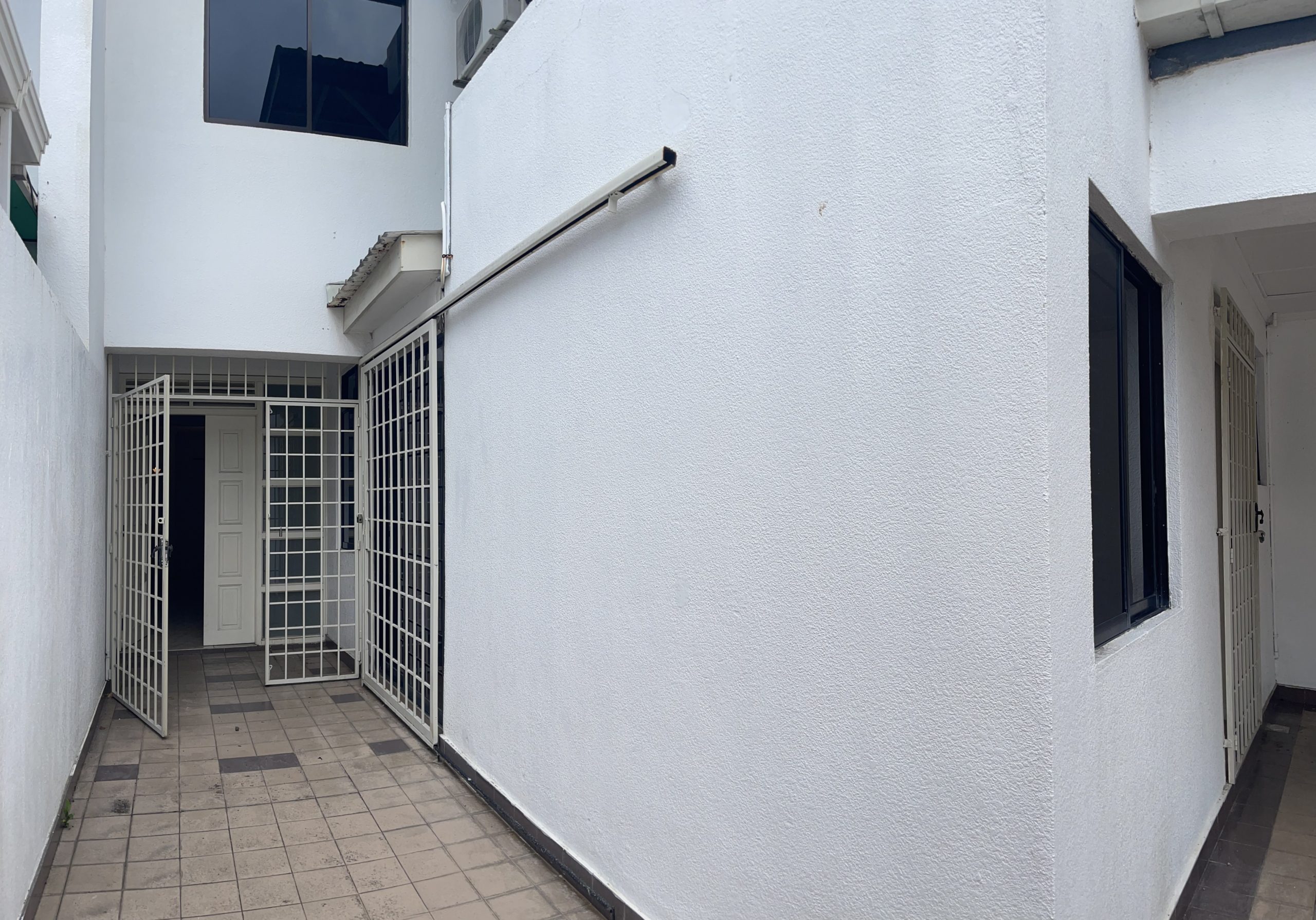 Beautiful 3 Storey TownHouse in City Centre