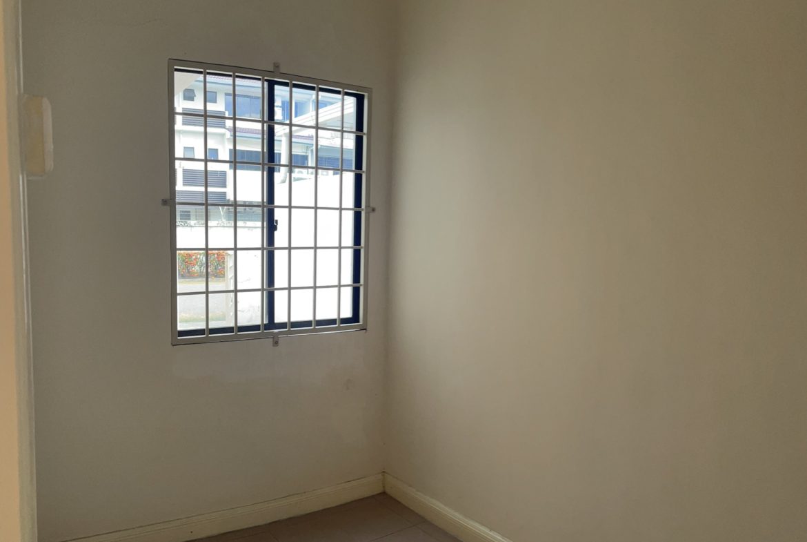 Beautiful 3 Storey TownHouse in City Centre