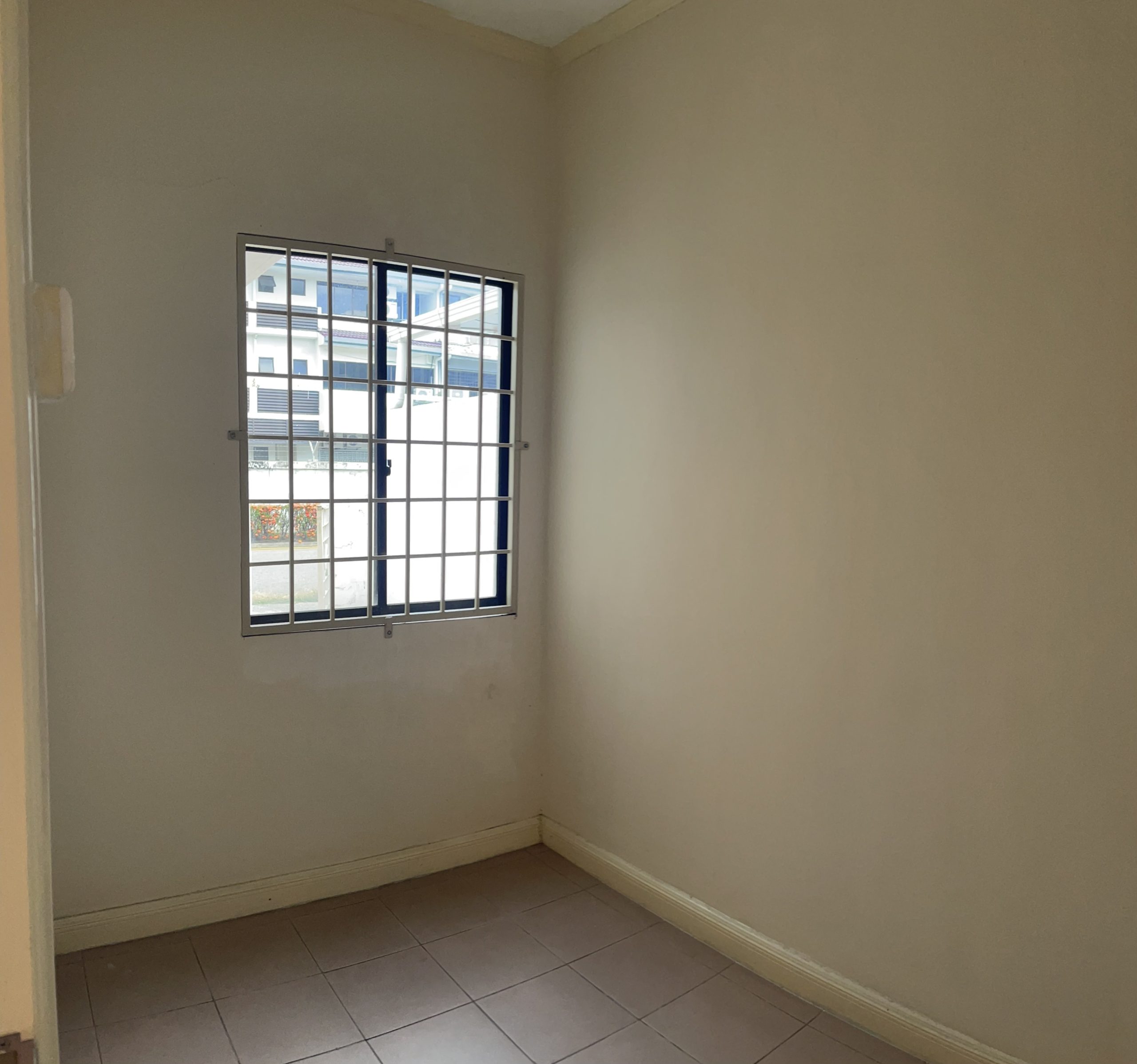 Beautiful 3 Storey TownHouse in City Centre