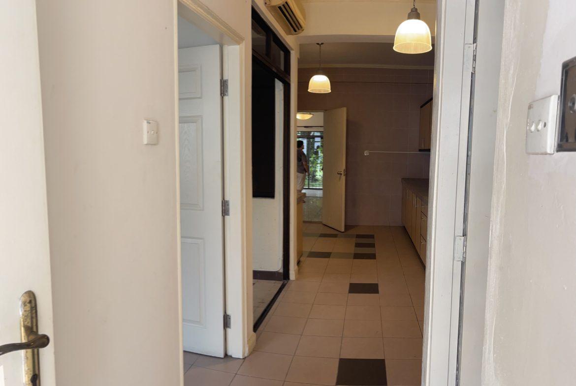 Beautiful 3 Storey TownHouse in City Centre