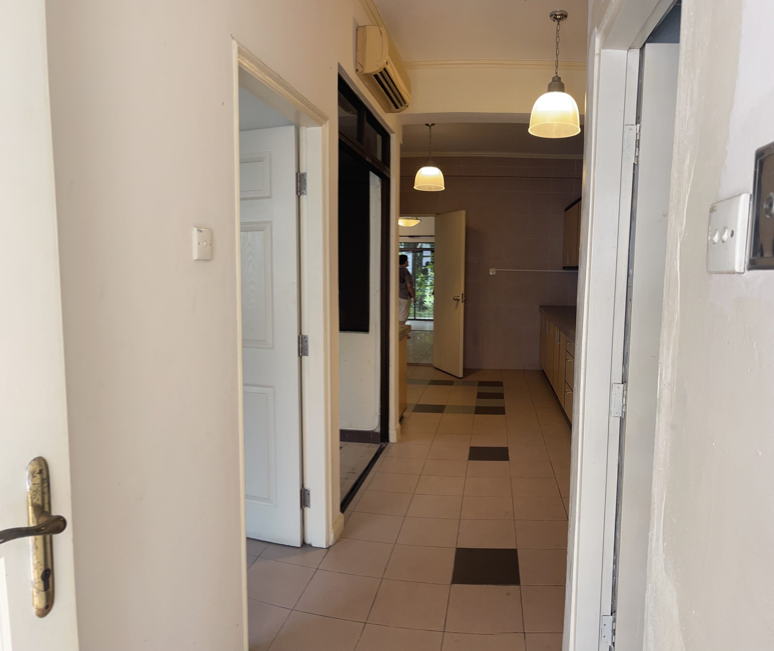 Beautiful 3 Storey TownHouse in City Centre
