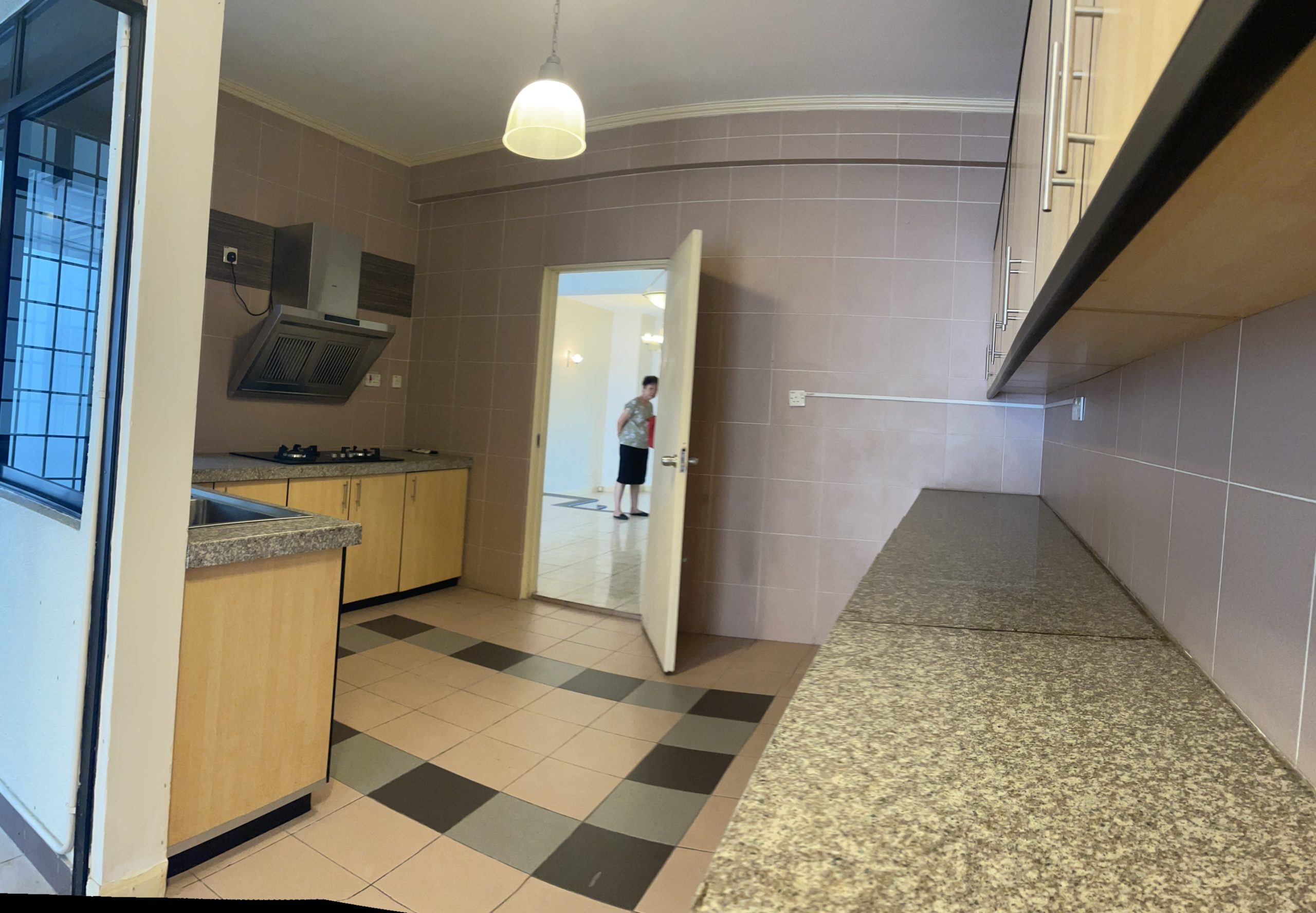 Beautiful 3 Storey TownHouse in City Centre