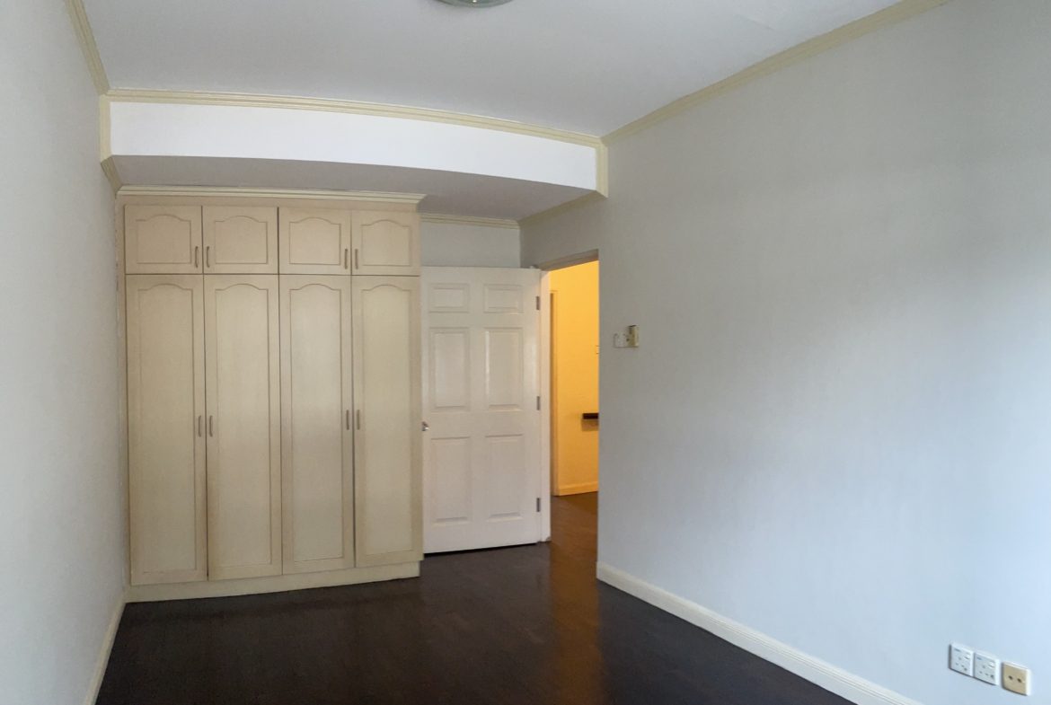 Beautiful 3 Storey TownHouse in City Centre