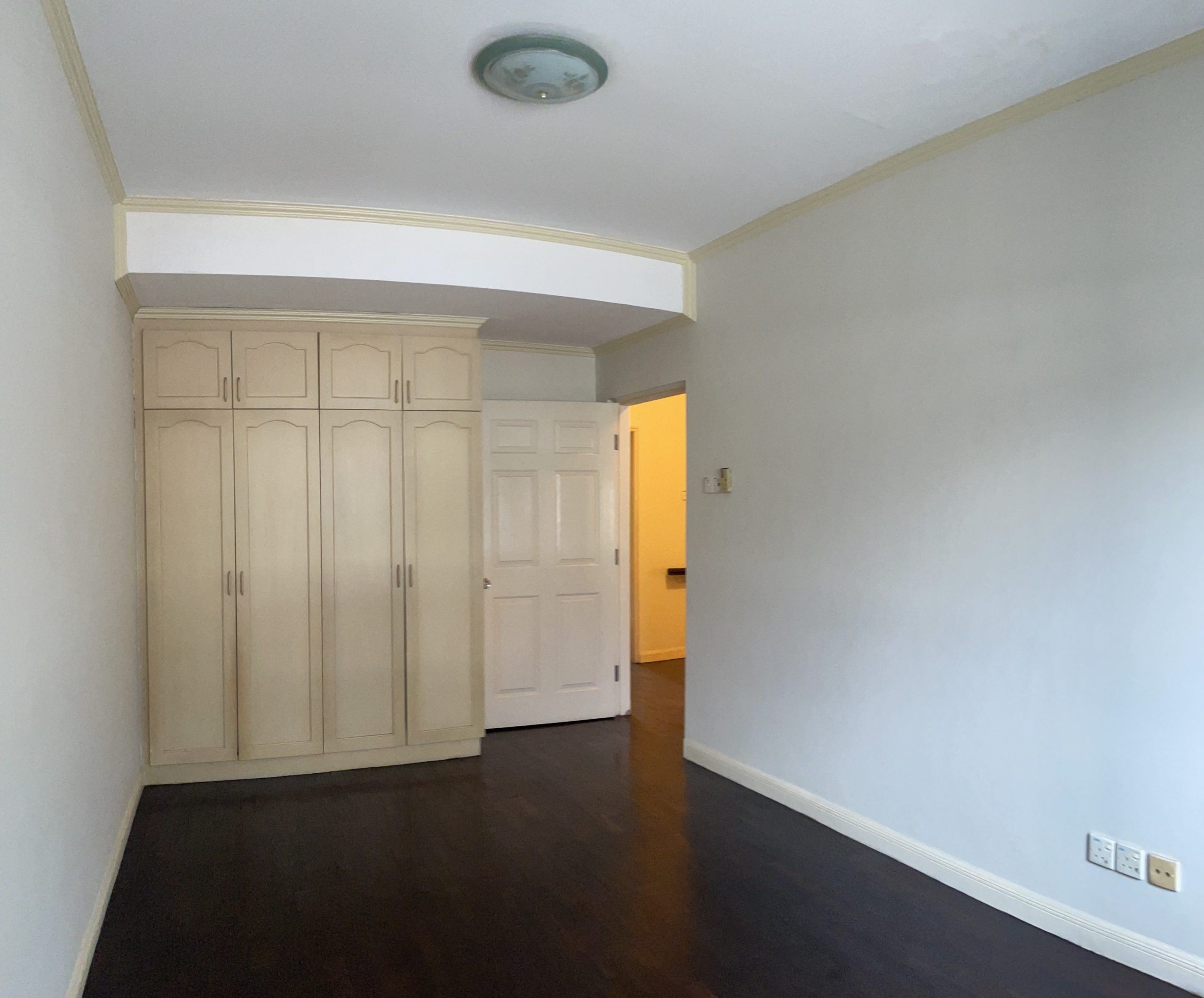 Beautiful 3 Storey TownHouse in City Centre