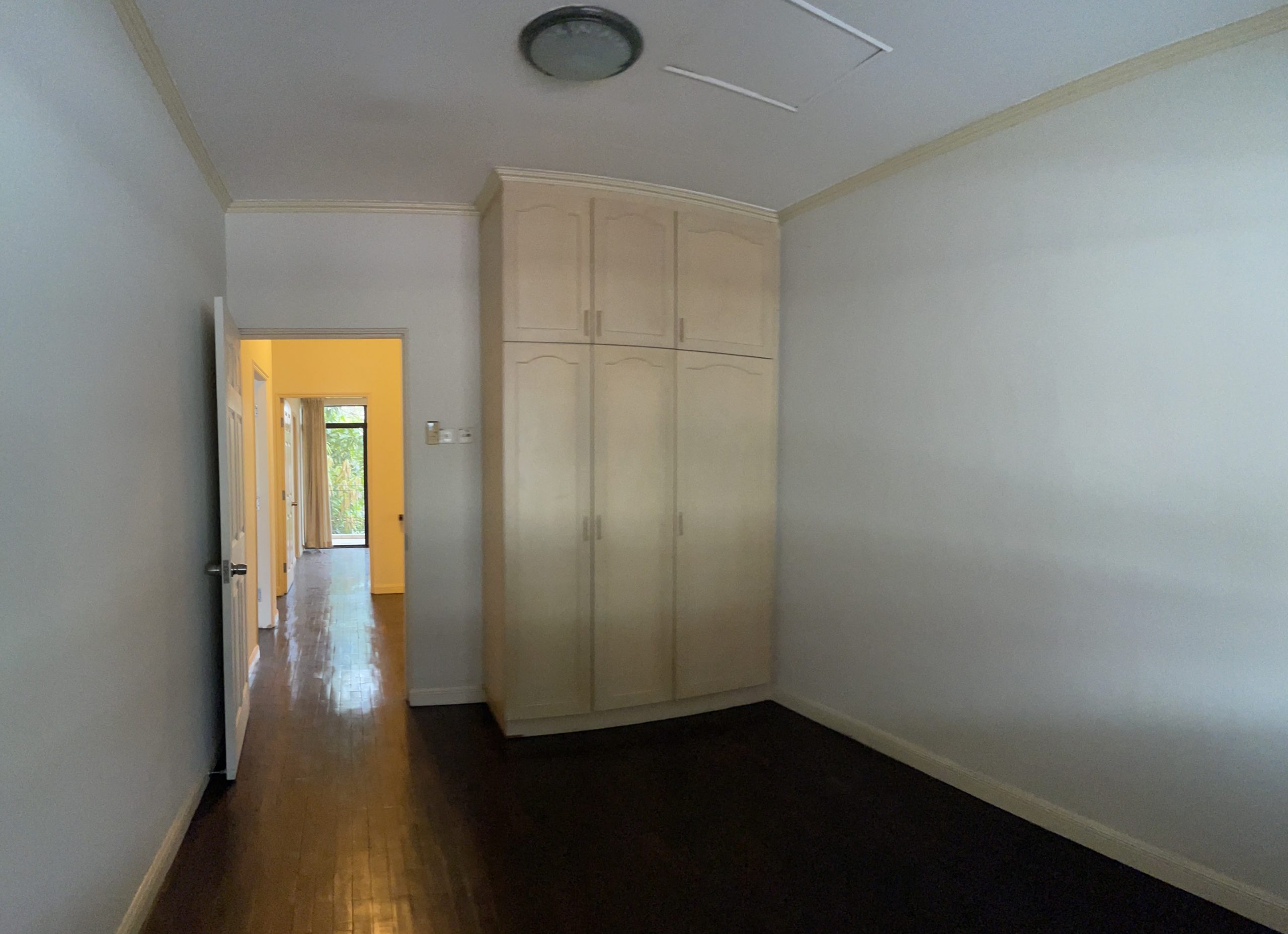 Beautiful 3 Storey TownHouse in City Centre