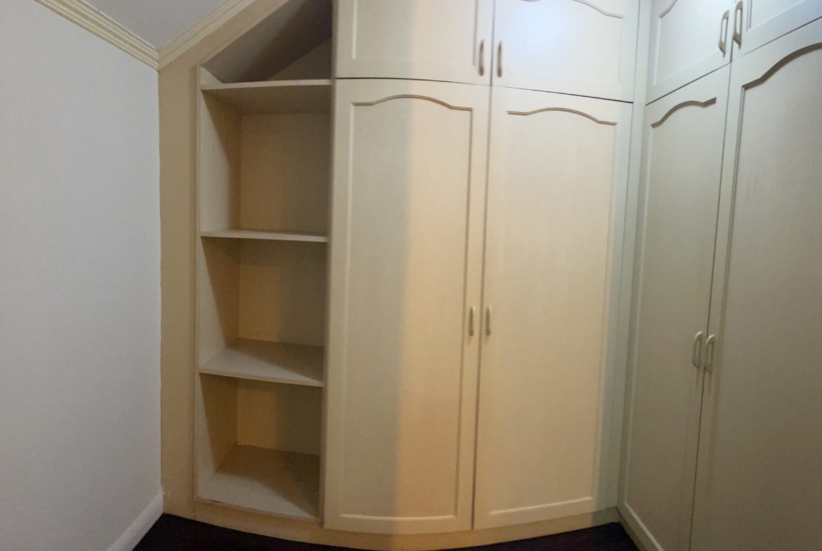 Beautiful 3 Storey TownHouse in City Centre