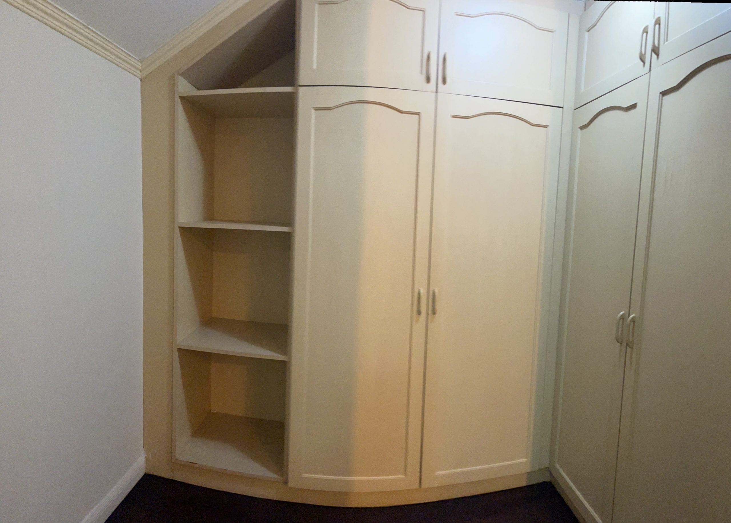 Beautiful 3 Storey TownHouse in City Centre