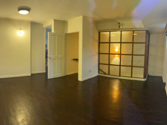 Beautiful 3 Storey TownHouse in City Centre