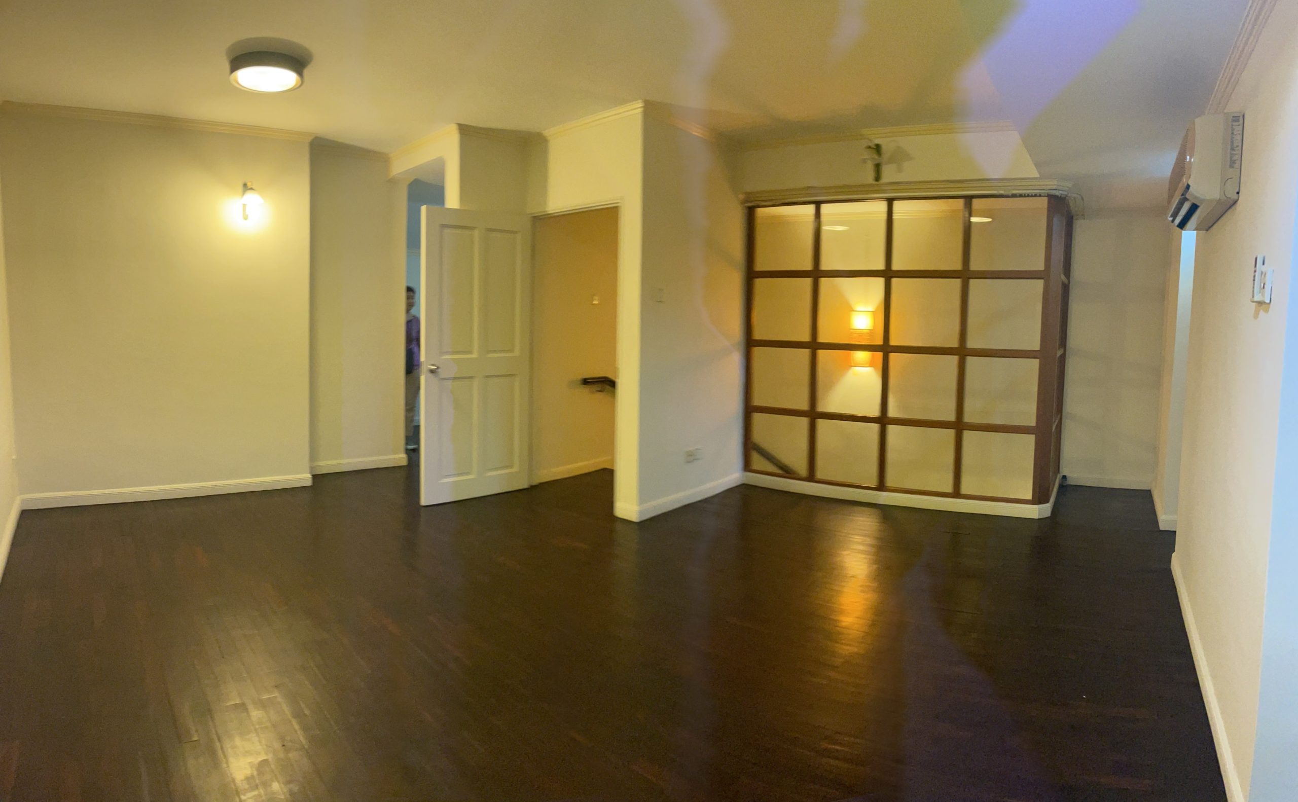Beautiful 3 Storey TownHouse in City Centre