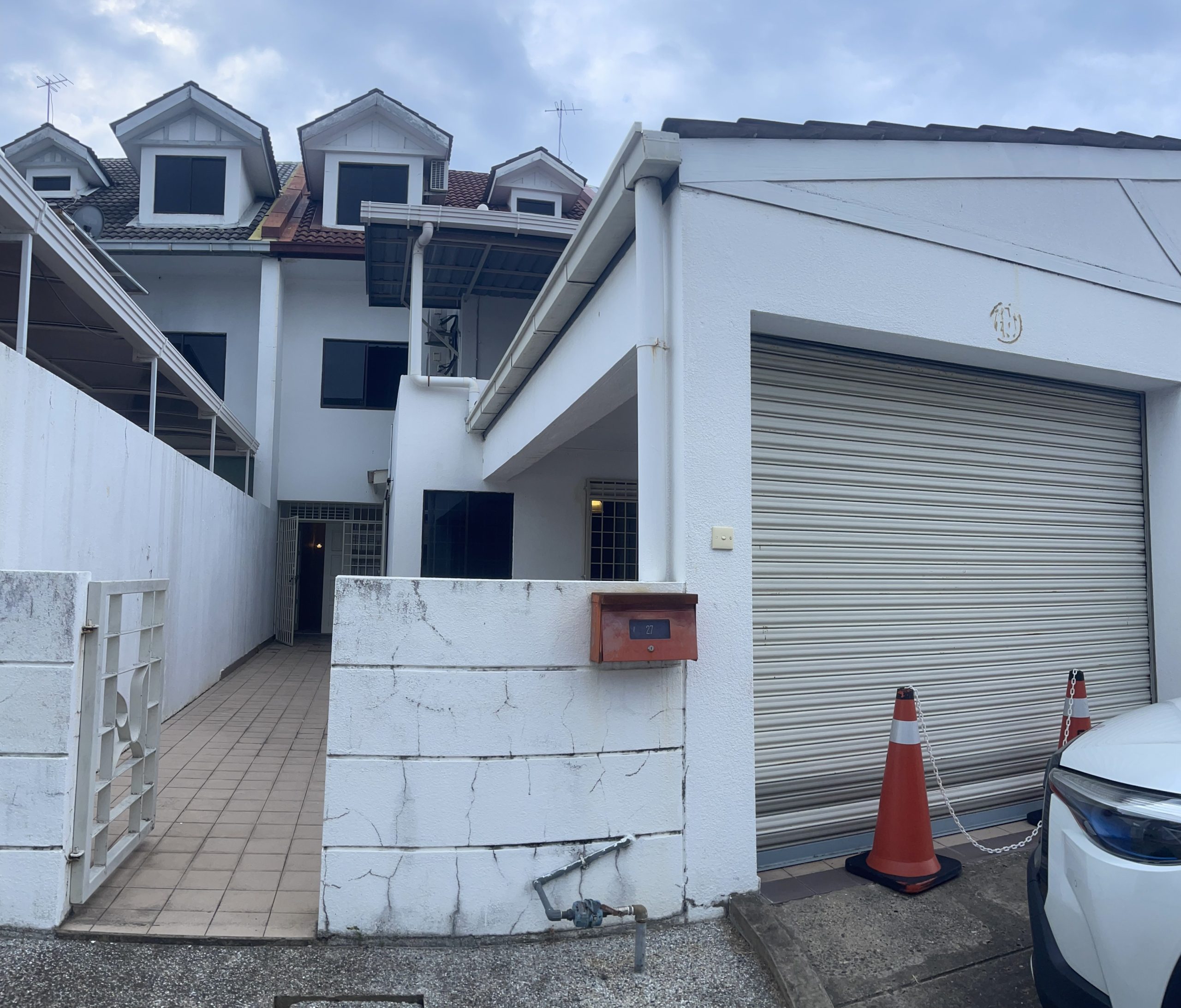 Beautiful 3 Storey TownHouse in City Centre