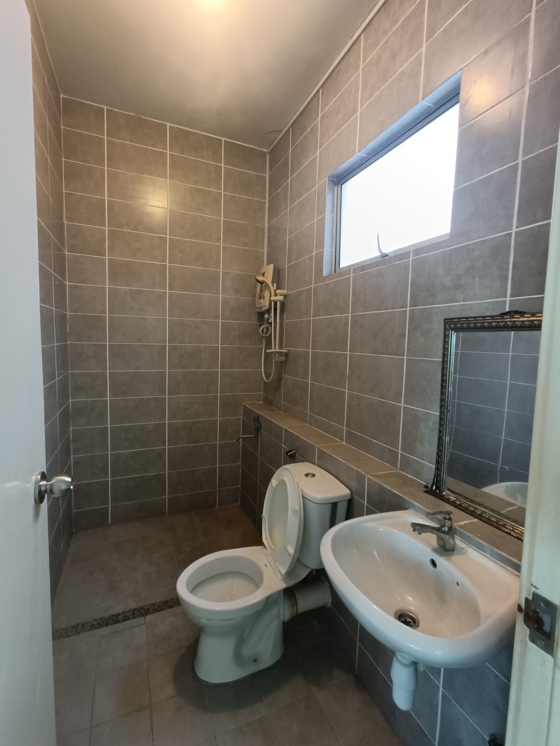 WhatsApp Image 2024-04-11 at 200629 1 QE2 KPJ Luyang Alam Damai Penthouse For Rent