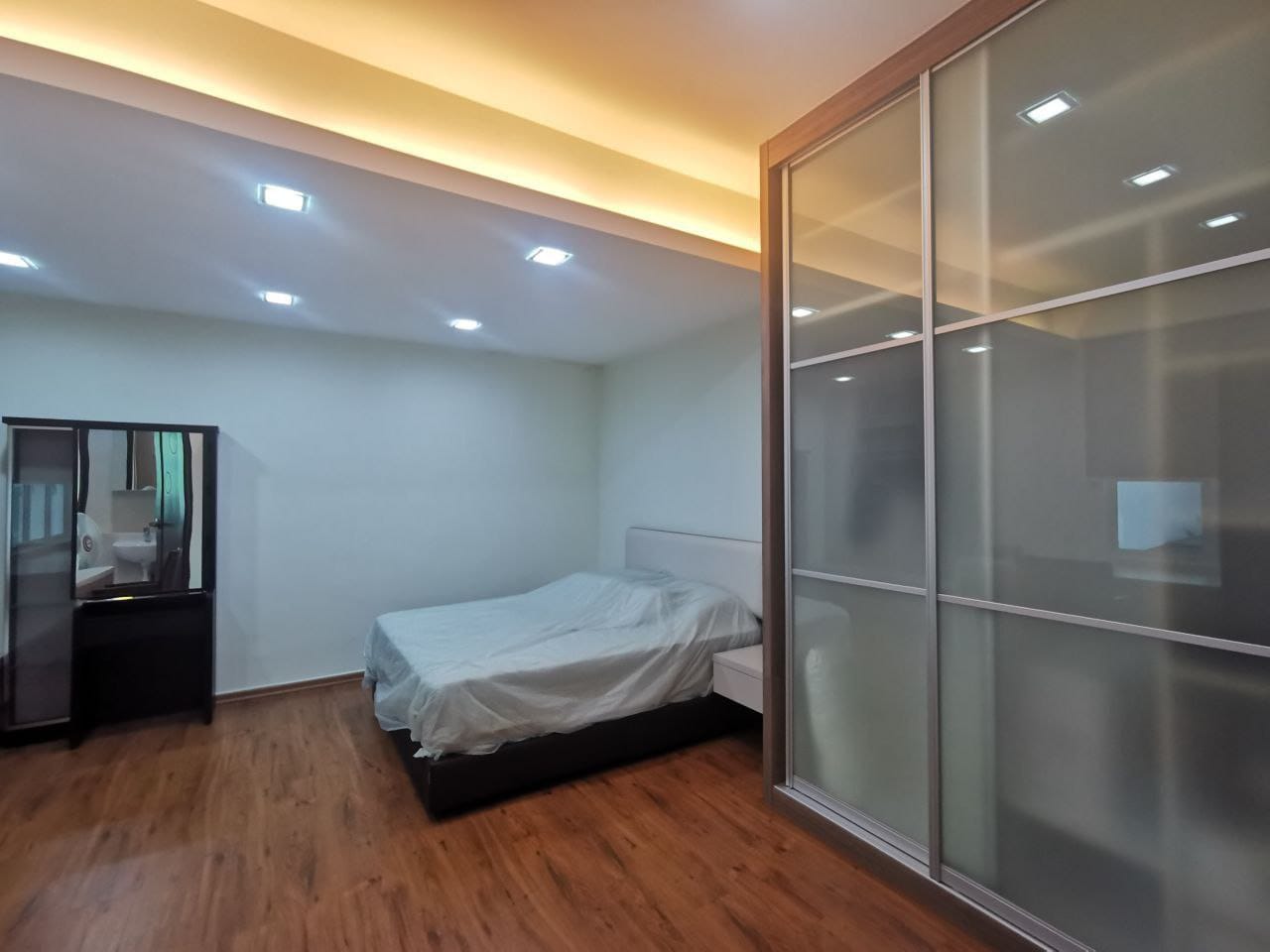 WhatsApp Image 2024-07-28 at 7.24.15 PM (5) Horizon Hills @The Hills 3Storey Cluster with Fully Renovated