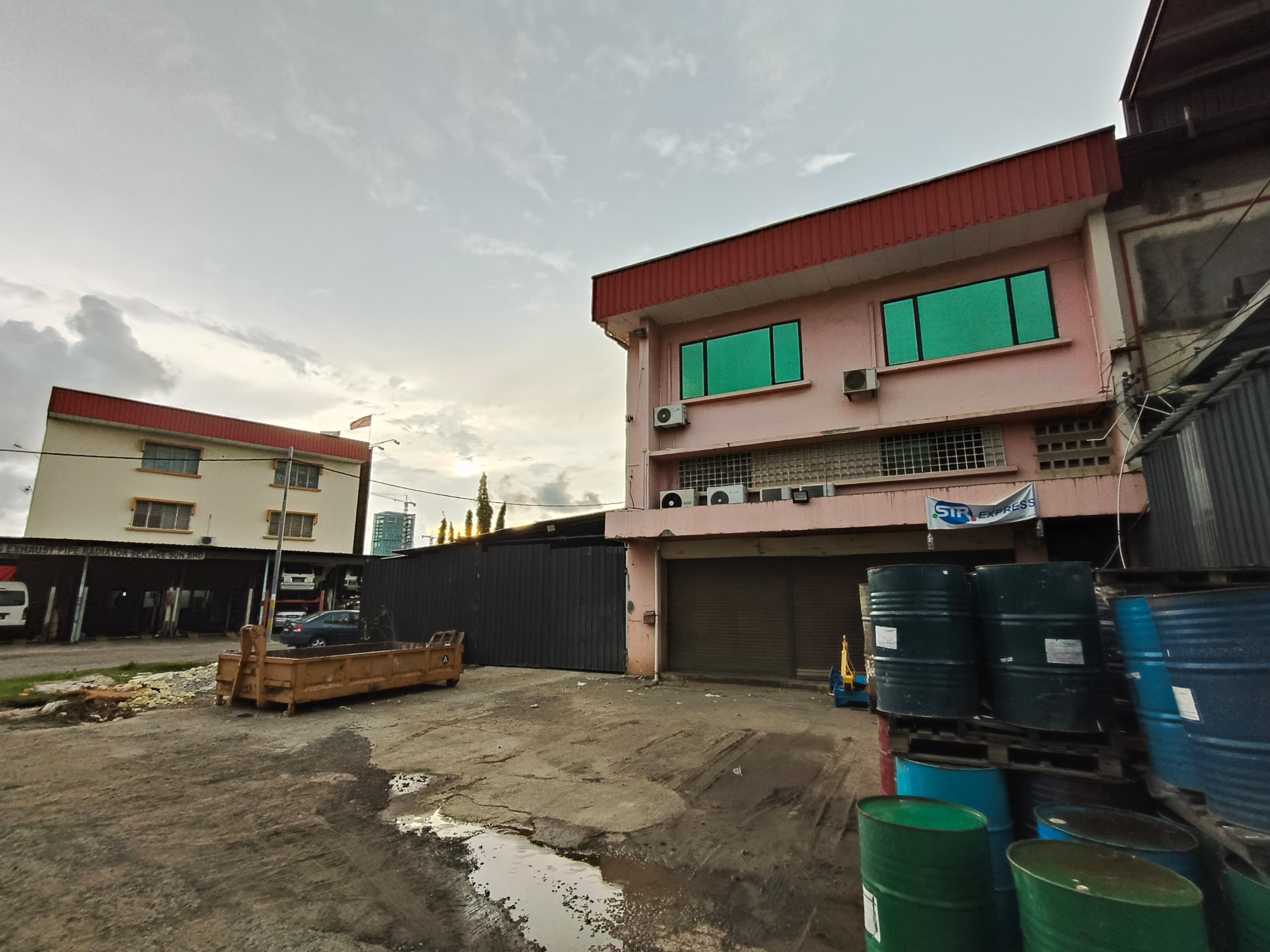 Bundusan Fu Guan Industrial Centre 3 Story Corner Unit Shop Lot For Rent
