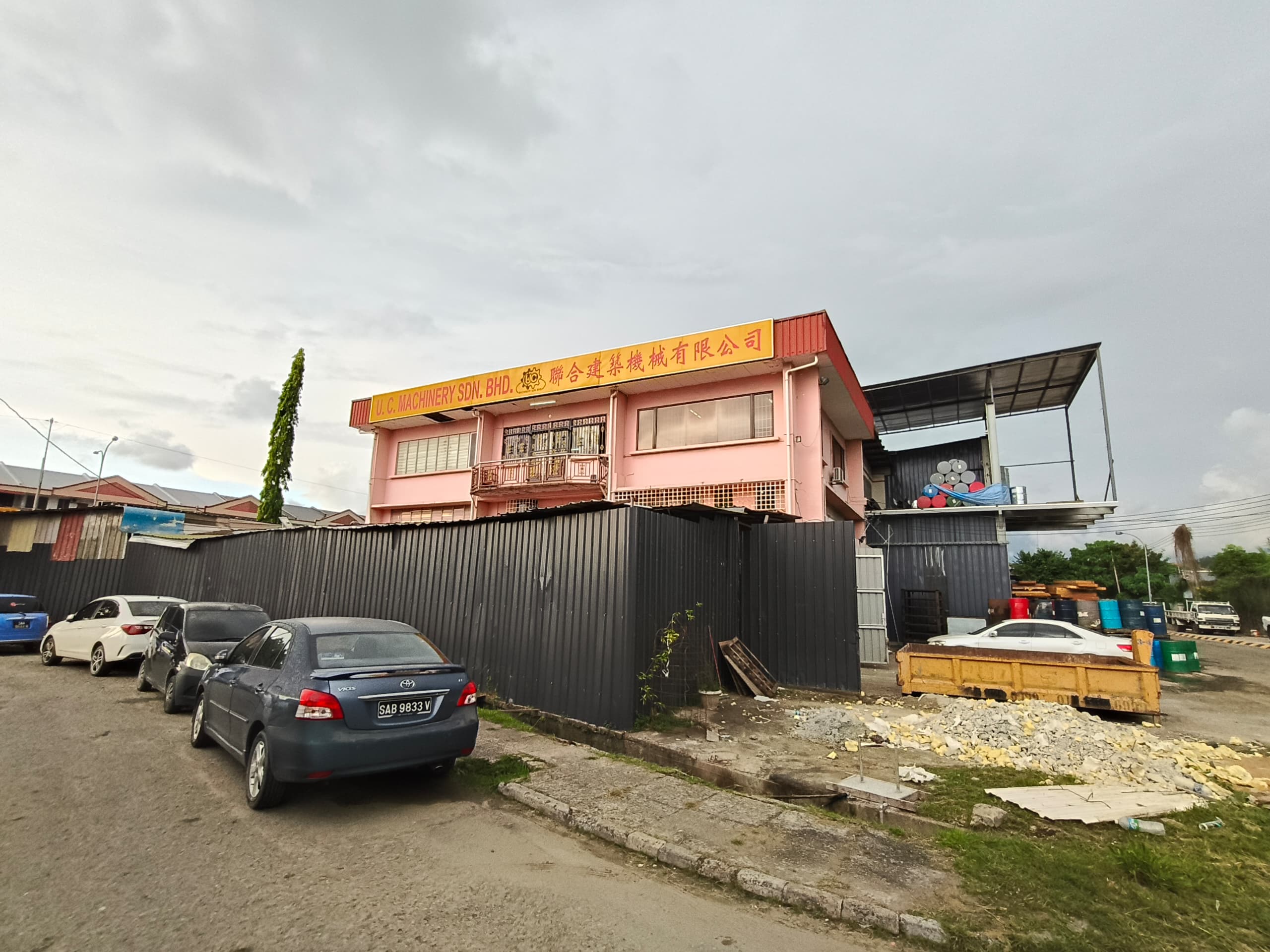 Bundusan Fu Guan Industrial Centre 3 Story Corner Unit Shop Lot For Rent