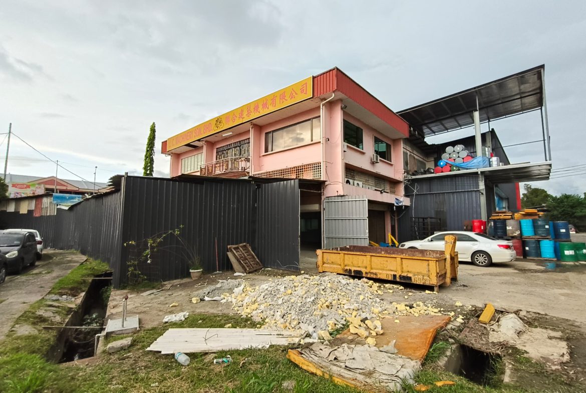 Bundusan Fu Guan Industrial Centre 3 Story Corner Unit Shop Lot For Rent