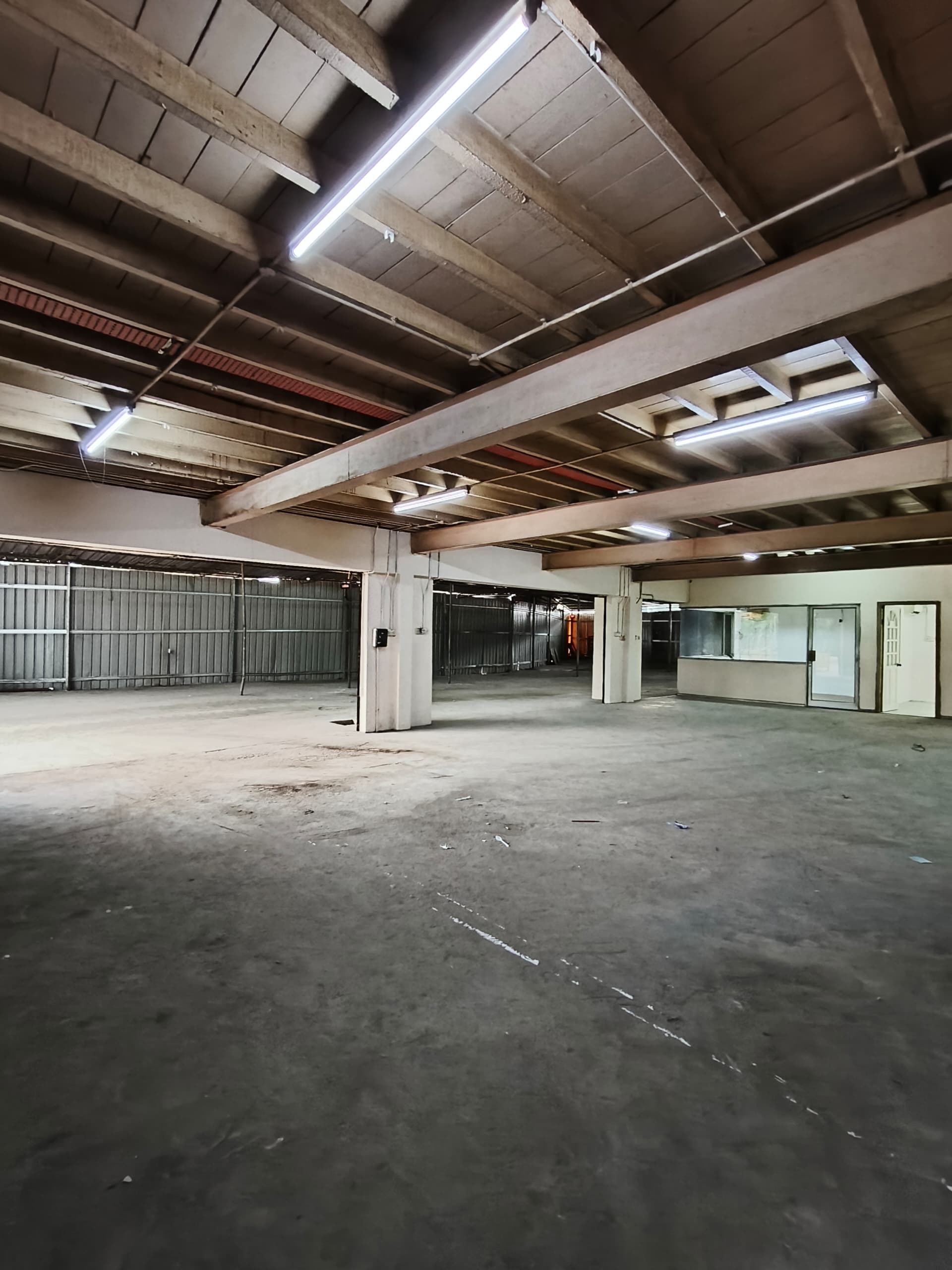 Bundusan Fu Guan Industrial Centre 3 Story Corner Unit Shop Lot For Rent