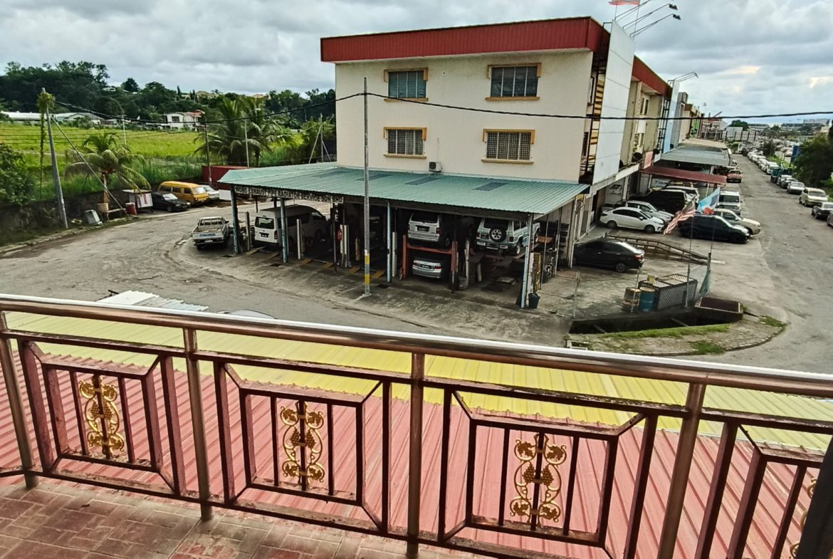 Bundusan Fu Guan Industrial Centre 3 Story Corner Unit Shop Lot For Rent