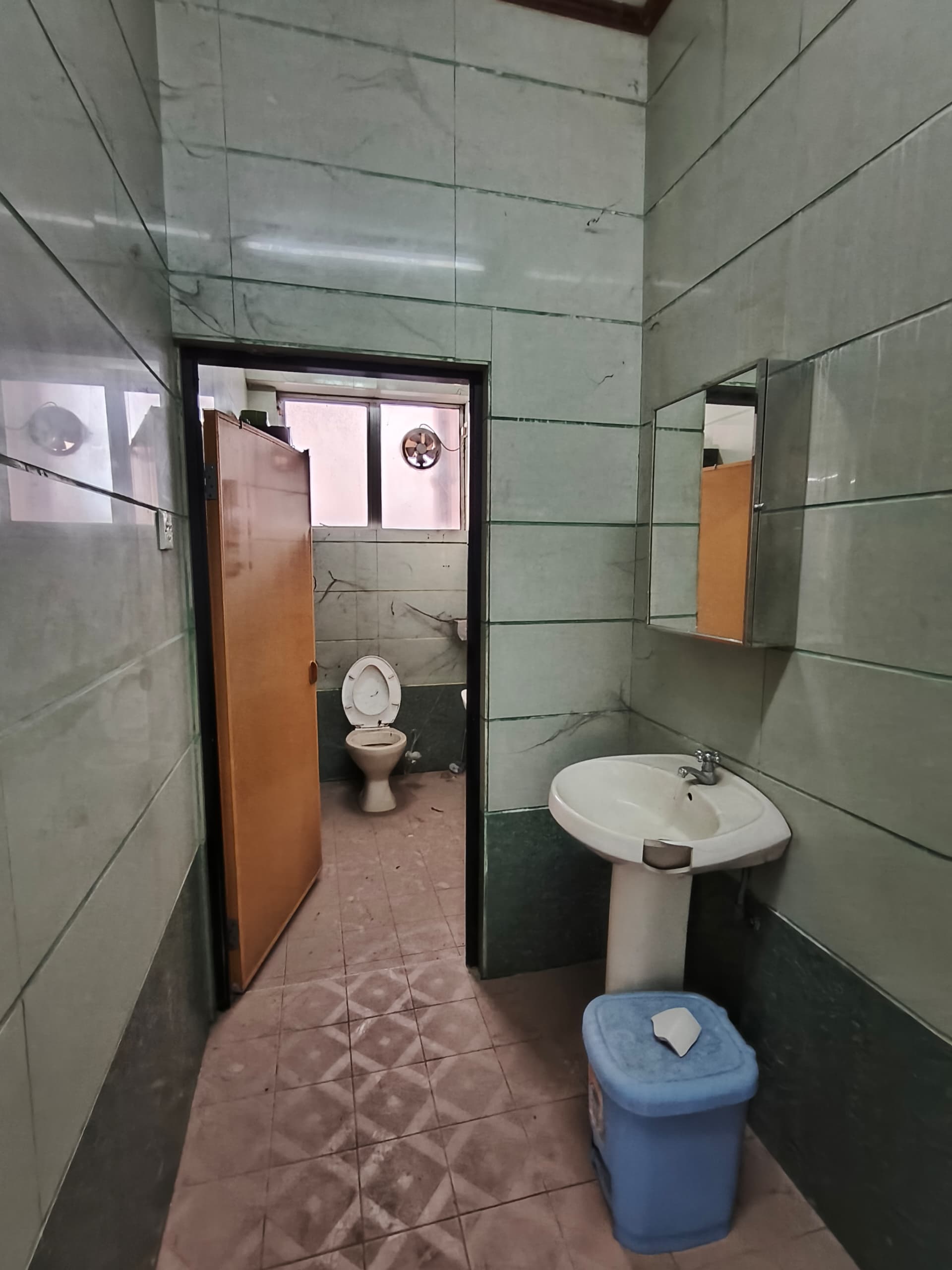 Bundusan Fu Guan Industrial Centre 3 Story Corner Unit Shop Lot For Rent