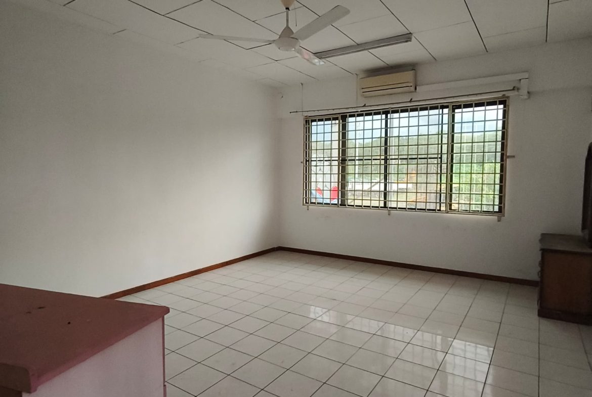 Bundusan Fu Guan Industrial Centre 3 Story Corner Unit Shop Lot For Rent
