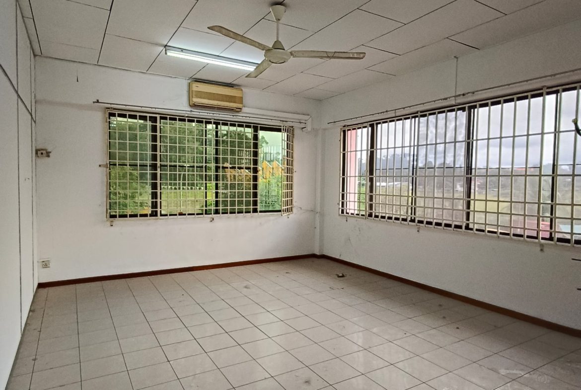 Bundusan Fu Guan Industrial Centre 3 Story Corner Unit Shop Lot For Rent