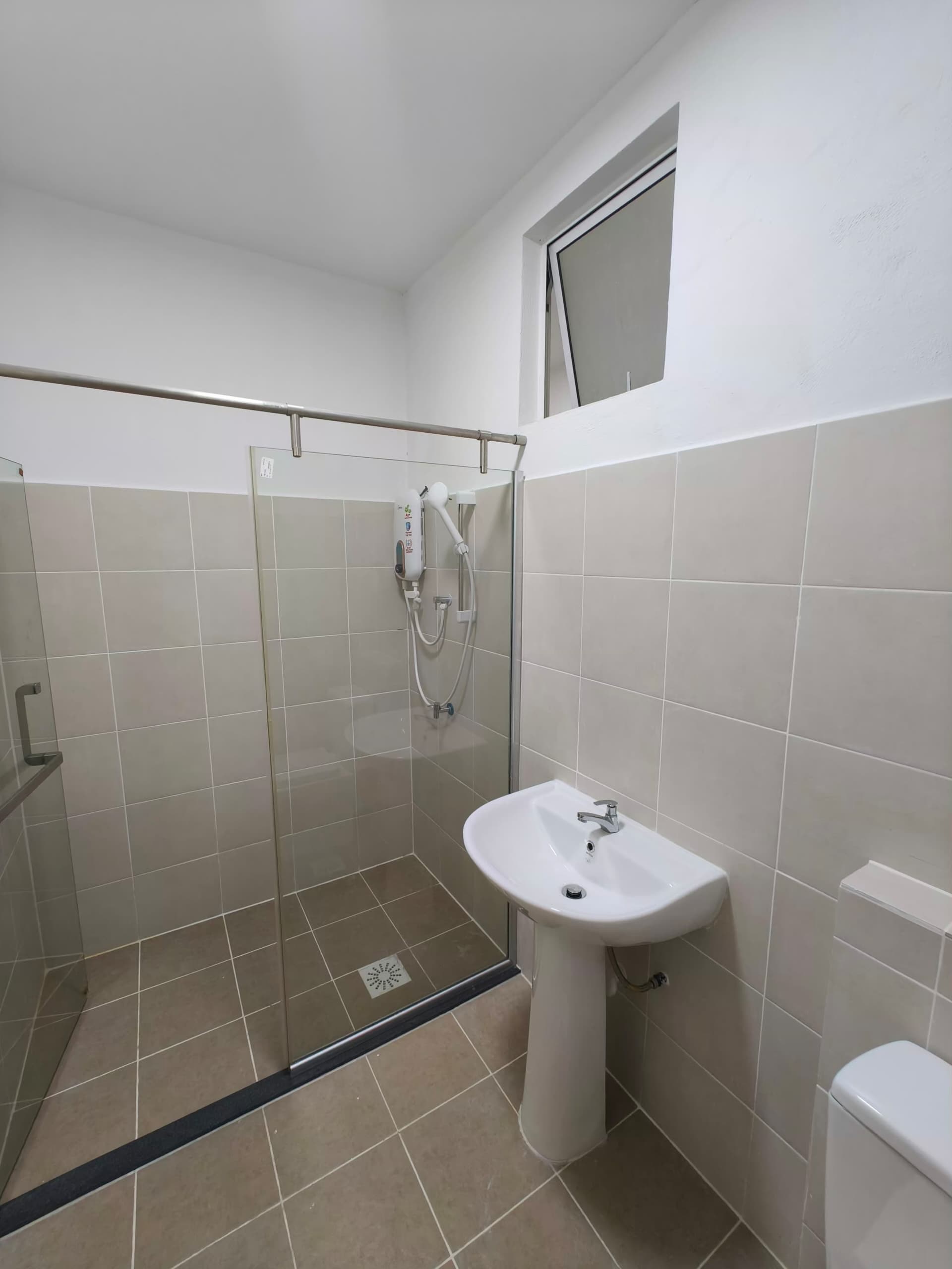 WhatsApp Image 2024-10-26 at 01.15.19 Kolombong Iramanis Kondominium Ria For Rent