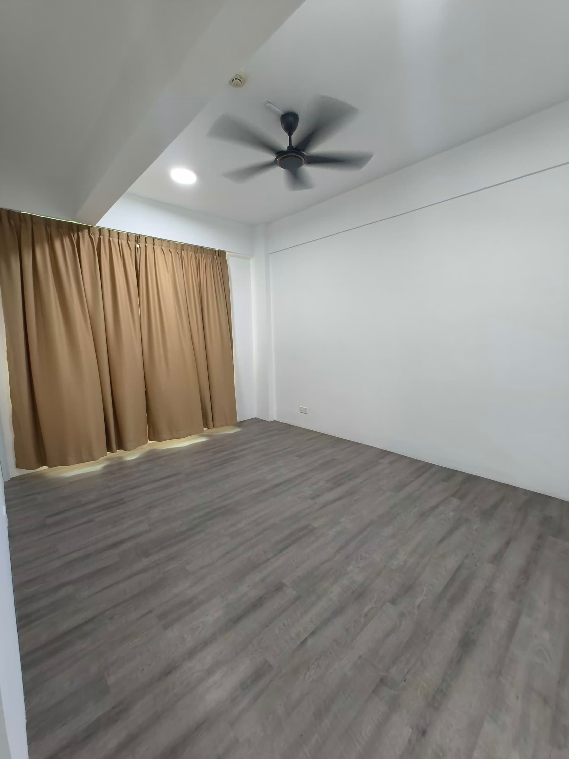 WhatsApp Image 2024-10-26 at 01.15.22 Kolombong Iramanis Kondominium Ria For Rent
