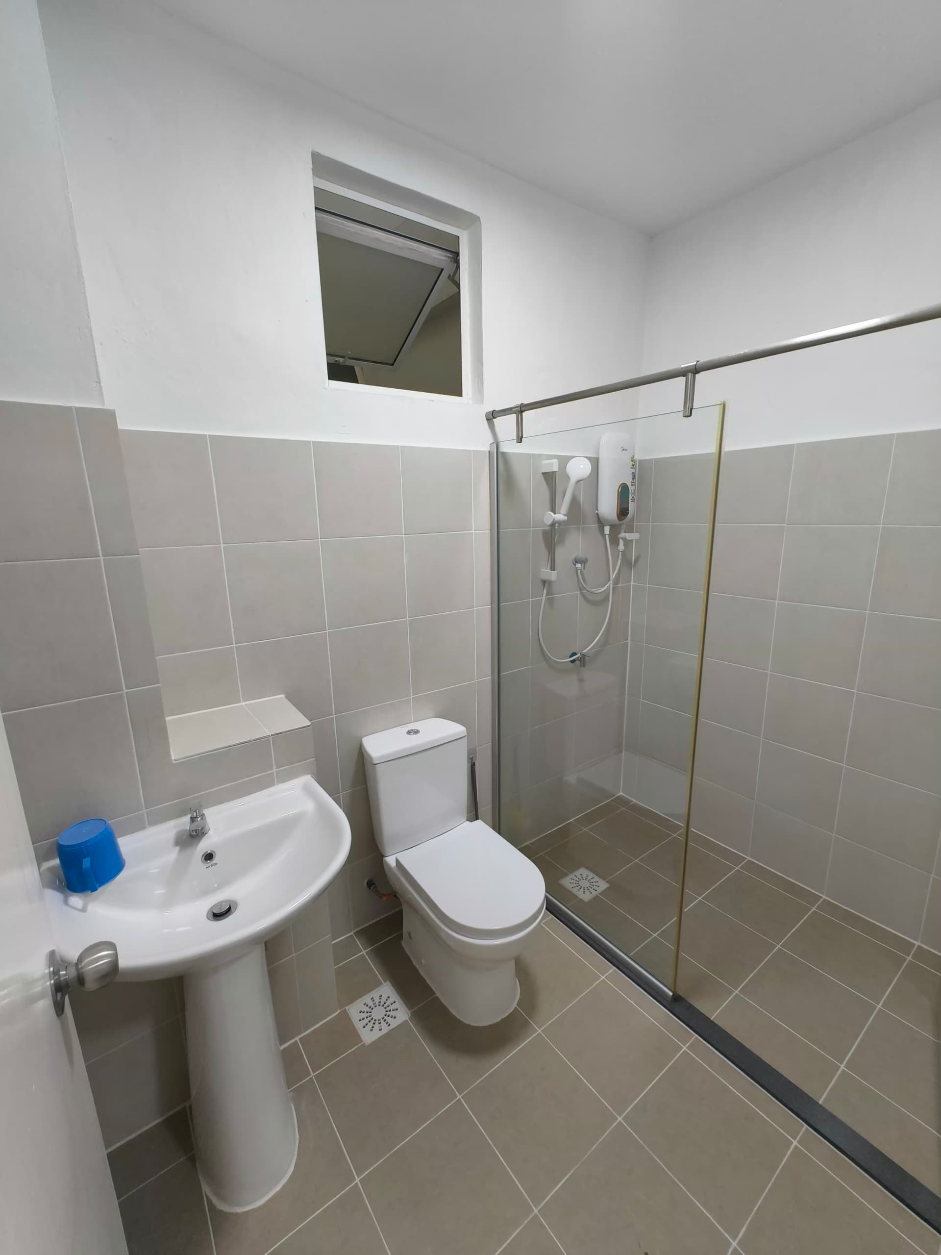WhatsApp Image 2024-10-26 at 01.15.23-2 Kolombong Iramanis Kondominium Ria For Rent
