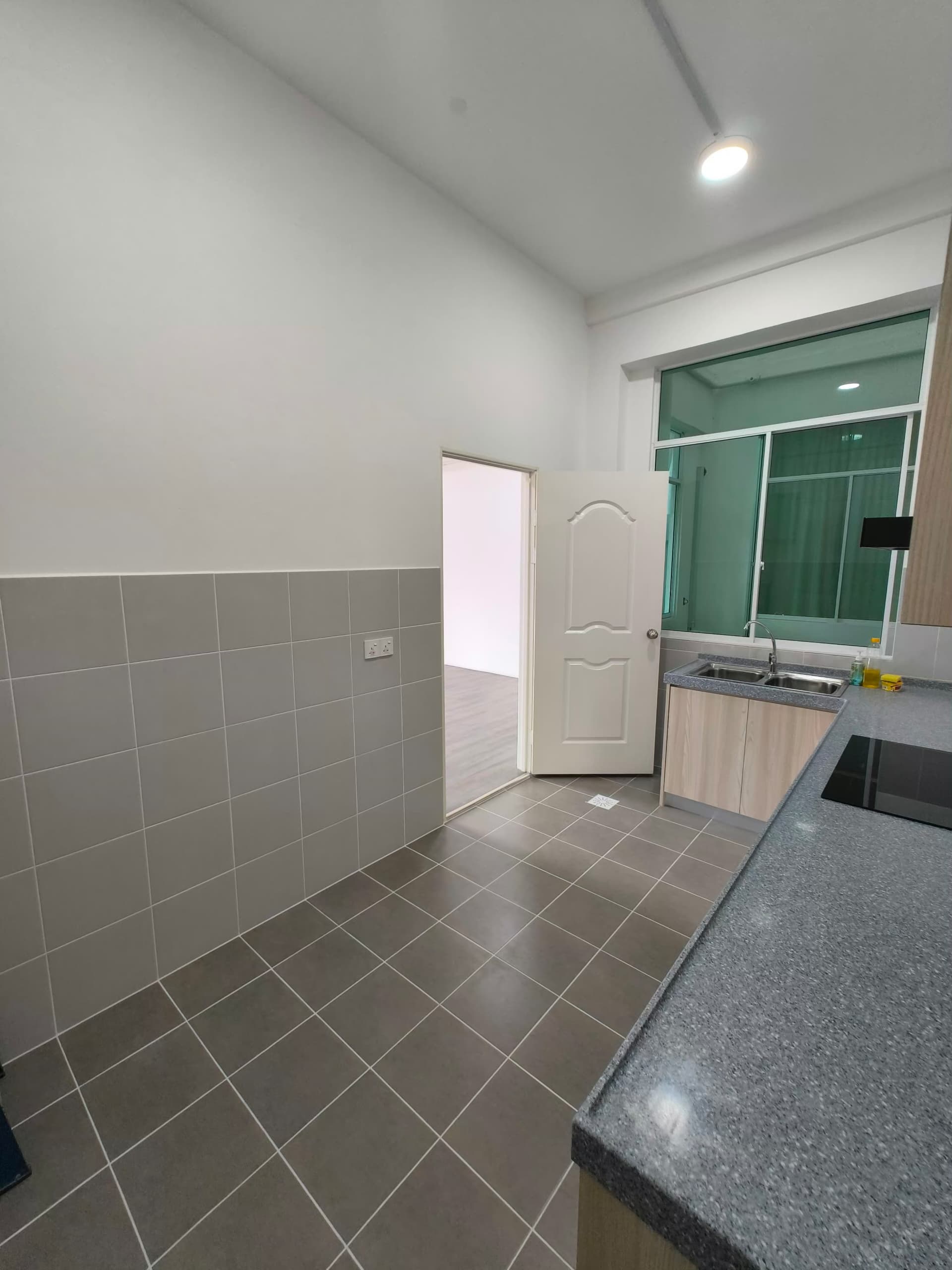 WhatsApp Image 2024-10-26 at 01.15.25-3 Kolombong Iramanis Kondominium Ria For Rent