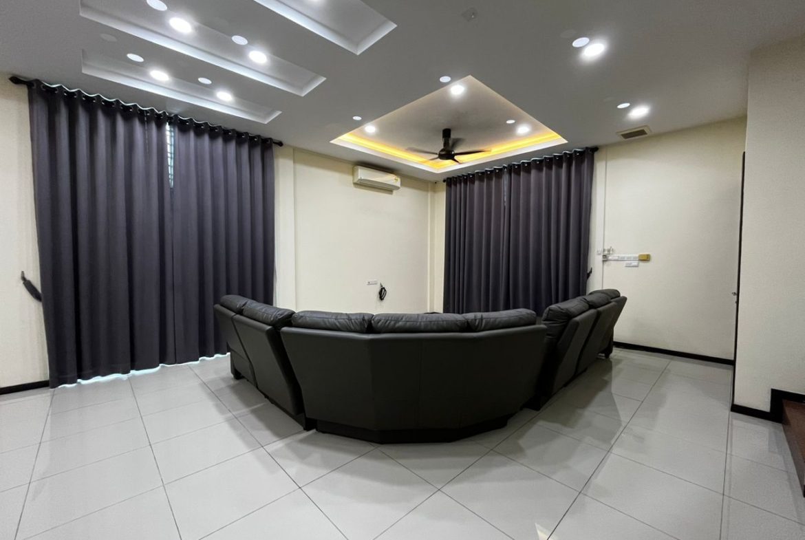 Penampang Taman Pertama Double Storey Semi D For Sale
