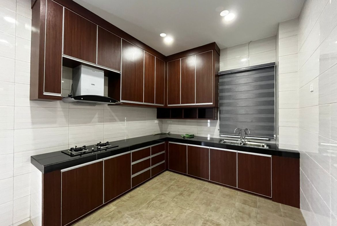 Penampang Taman Pertama Double Storey Semi D For Sale