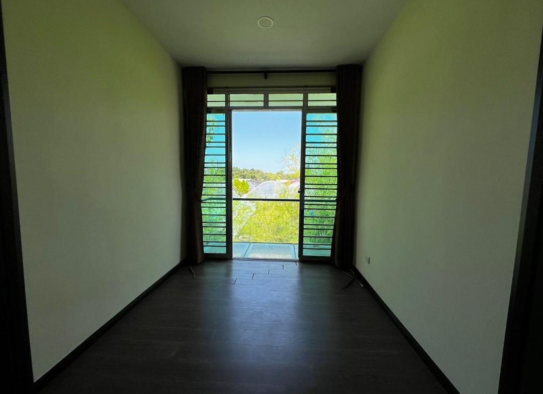 Penampang Taman Pertama Double Storey Semi D For Sale
