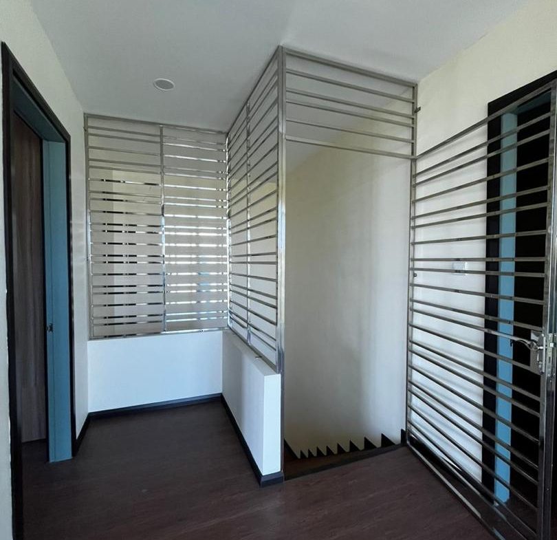Penampang Taman Pertama Double Storey Semi D For Sale