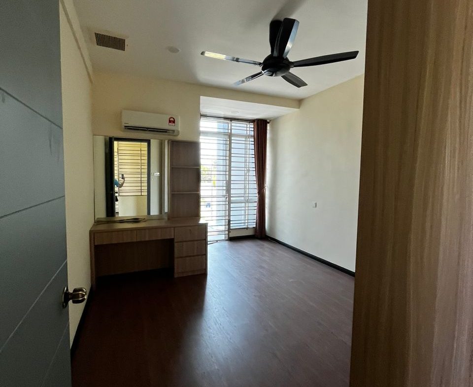 Penampang Taman Pertama Double Storey Semi D For Sale