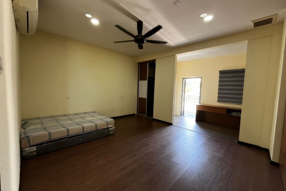 Penampang Taman Pertama Double Storey Semi D For Sale