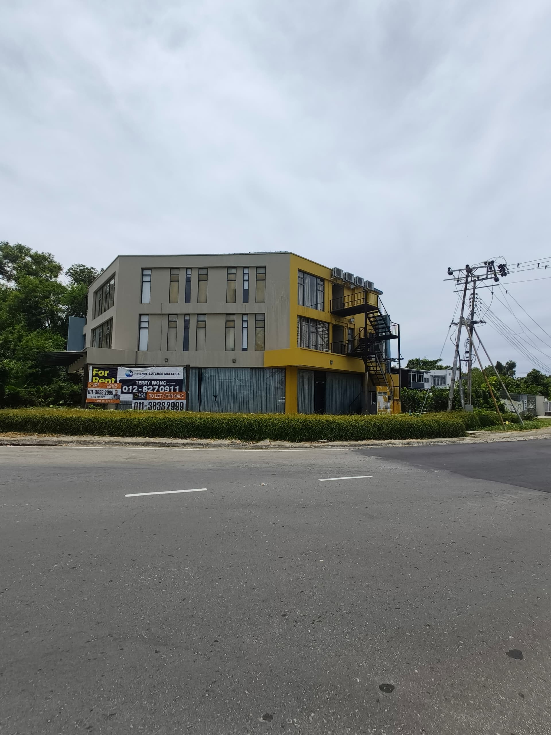 Tanjung Aru KKIA Aeropod Hostel And Cafe 3 Storey Shop Lot For Rent