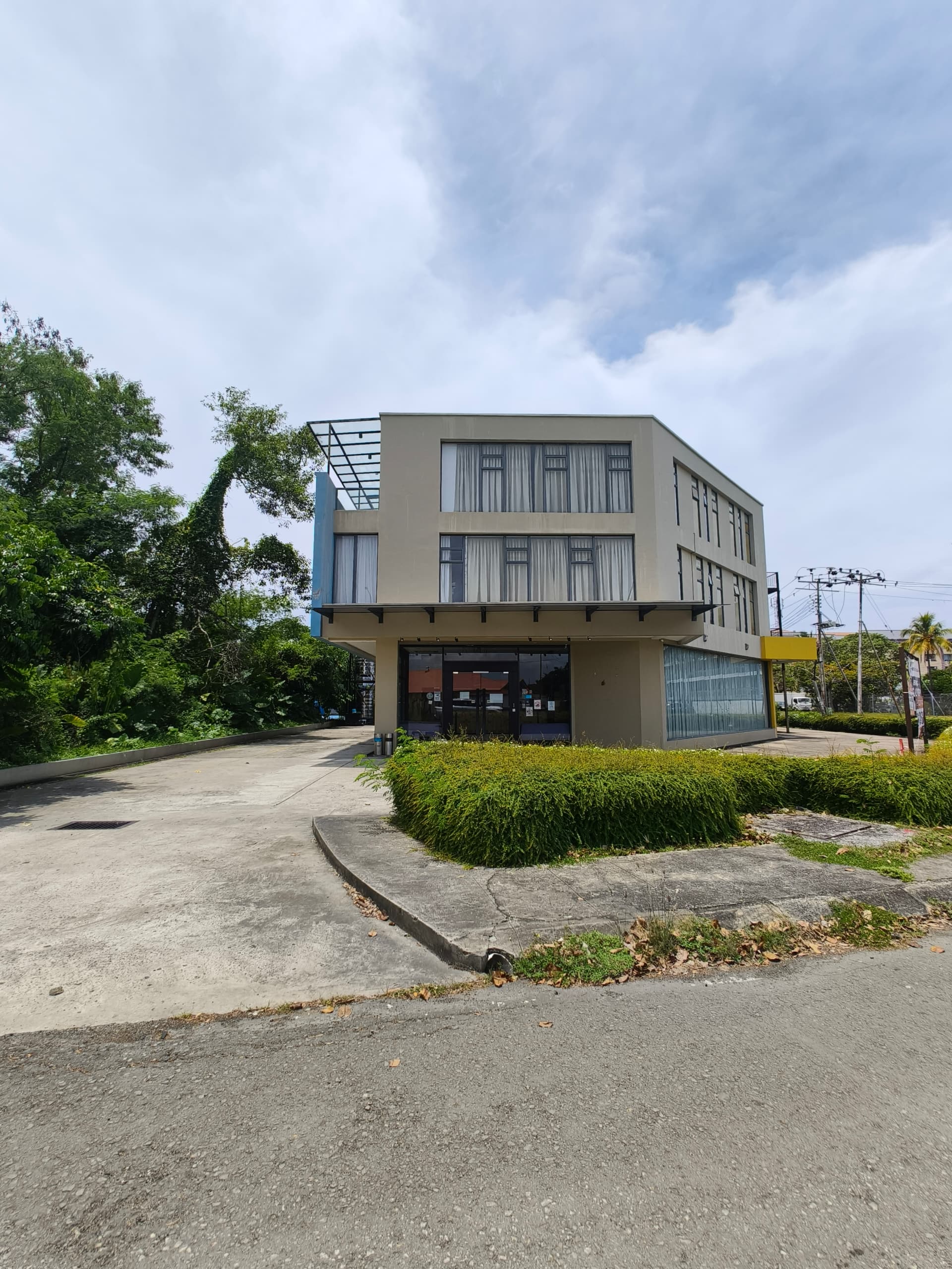 Tanjung Aru KKIA Aeropod Hostel And Cafe 3 Storey Shop Lot For Rent