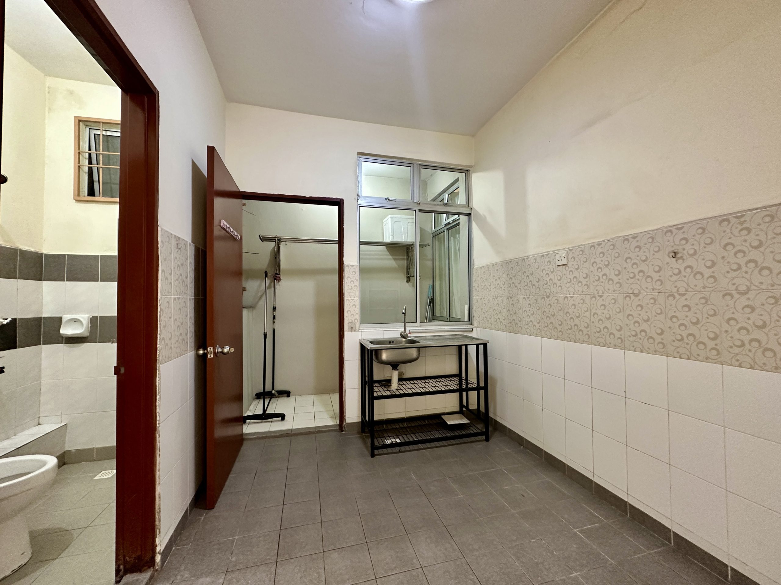 Angkasa Apartment, Block C, 2nd Floor, Inanam, Menggatal, Kolombong