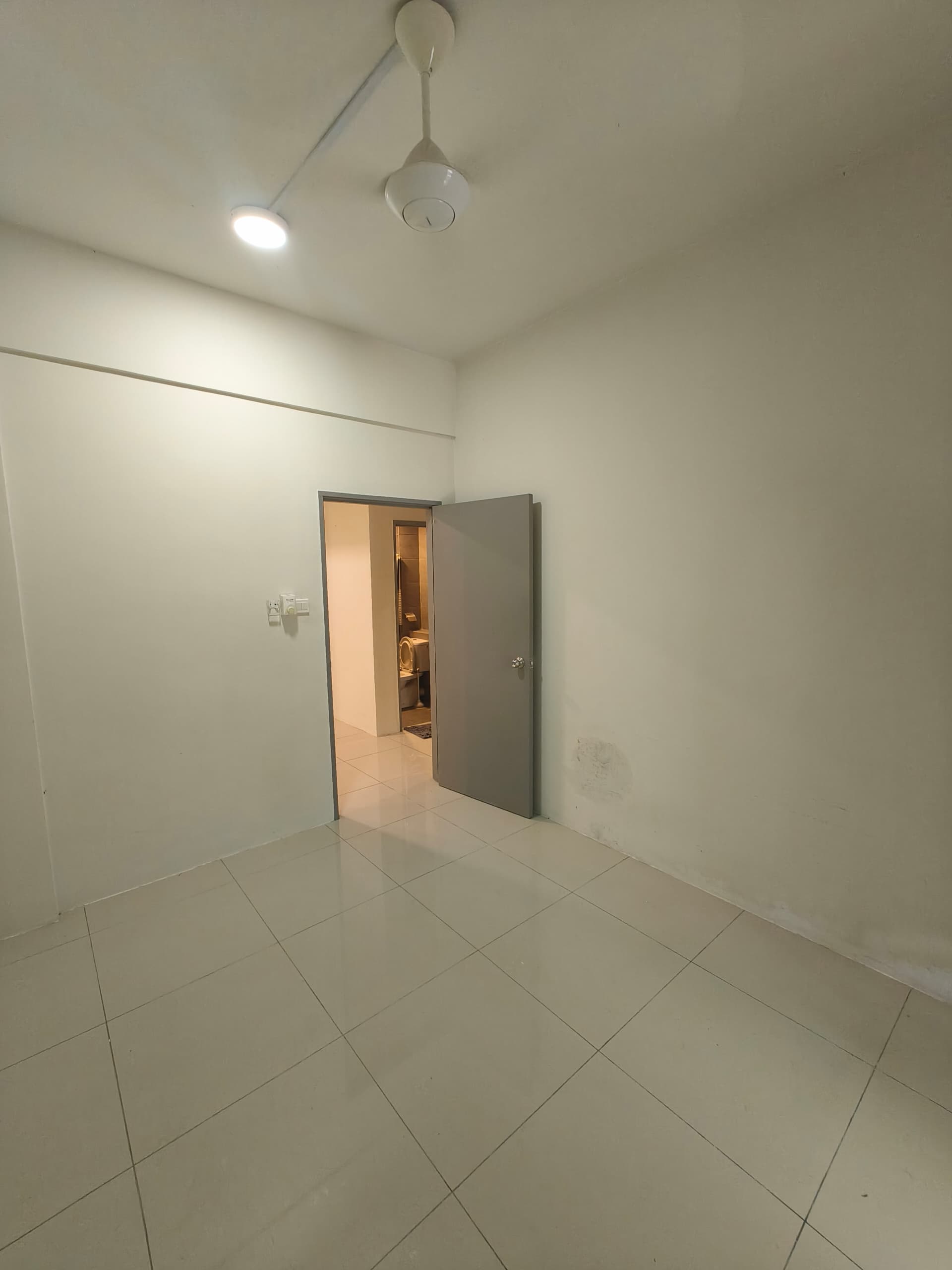 IMG_8721 Menggatal Greenfiled Residence Condo Basic Fitting For Rent