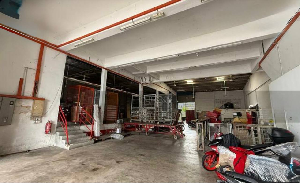 Taman Sri Yaacob 1.5Storey Corner Factory For Sale