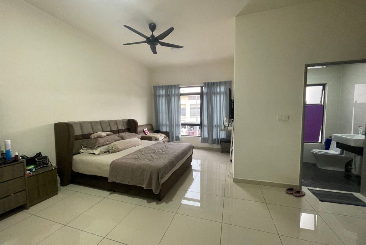 Horizon Hills The Valley West Double Storey Terrace with Partially Renovation House