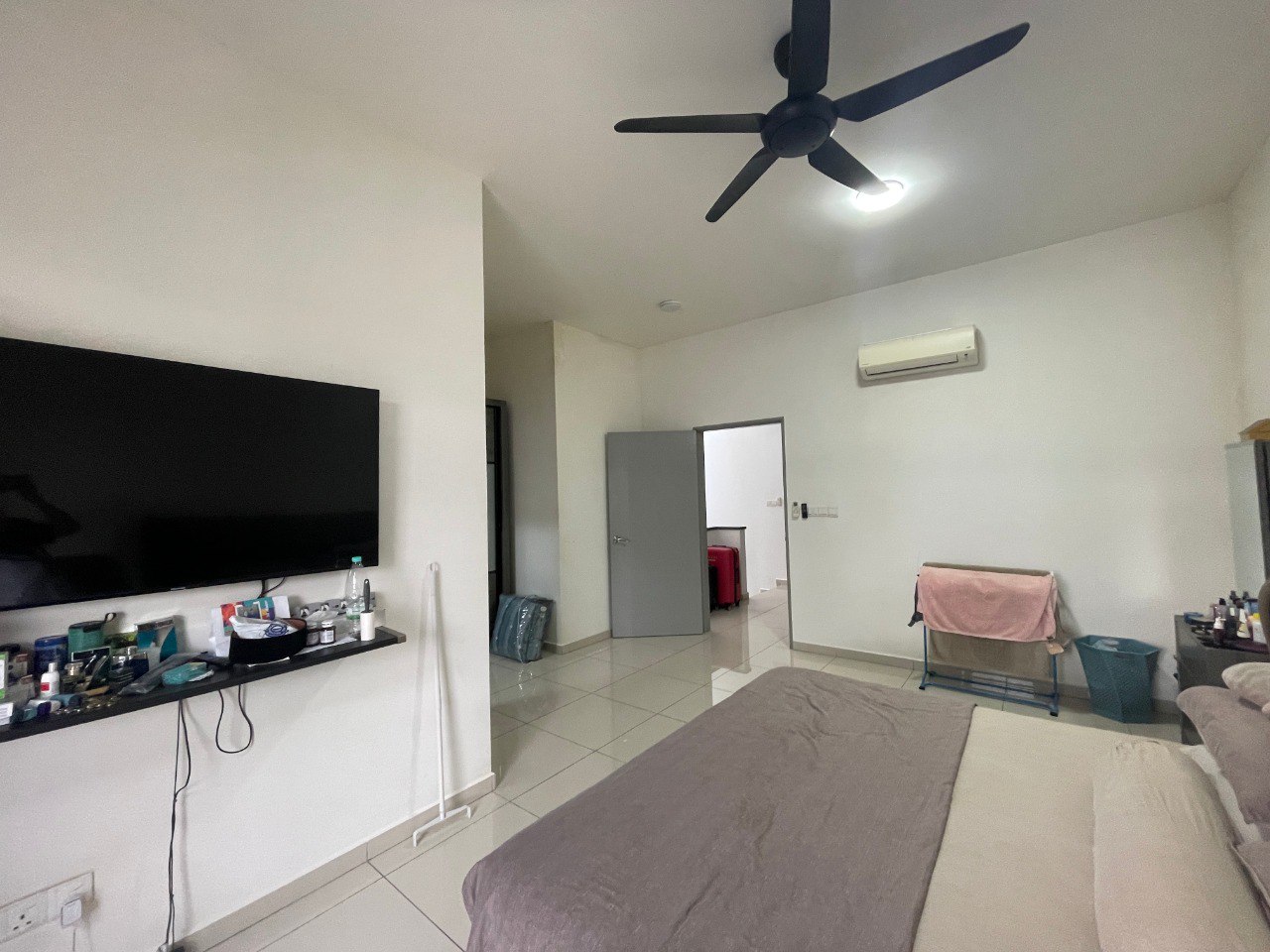 Horizon Hills The Valley West Double Storey Terrace with Partially Renovation House