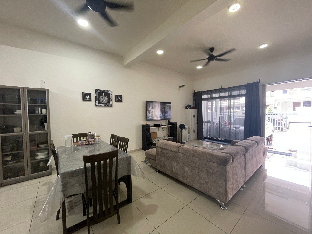 Horizon Hills The Valley West Double Storey Terrace with Partially Renovation House