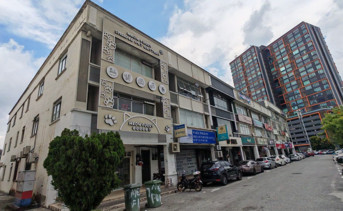 Taman Mount Austin Three Storey Shoplot at Mutiara Emas with Rental Income