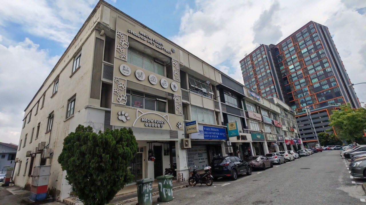 Taman Mount Austin Three Storey Shoplot at Mutiara Emas with Rental Income