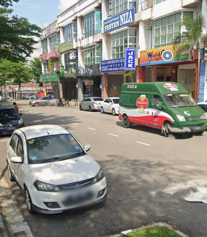 Taman Perling Three Storey Shoplot at Jalan Undan Facing Main Road